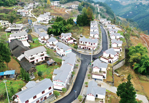 重慶農(nóng)村移民安置區(qū)供水保障工程村鎮(zhèn)水廠全套凈水設備廠家直銷